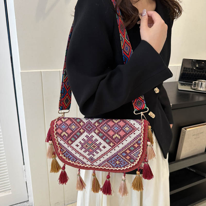 Nueva moda estilo étnico estudiante bolso de gran capacidad bolso de mano de las mujeres de estilo occidental borla bolso de hombro de las mujeres al por mayor