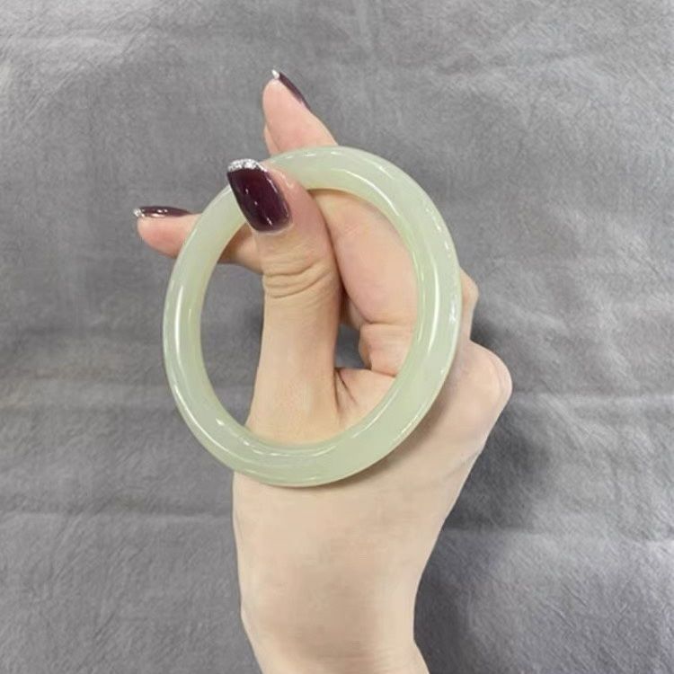 Vòng tay ngọc bích Tân Cương Hetian băng trong xanh trắng cao cấp chi tiết 3