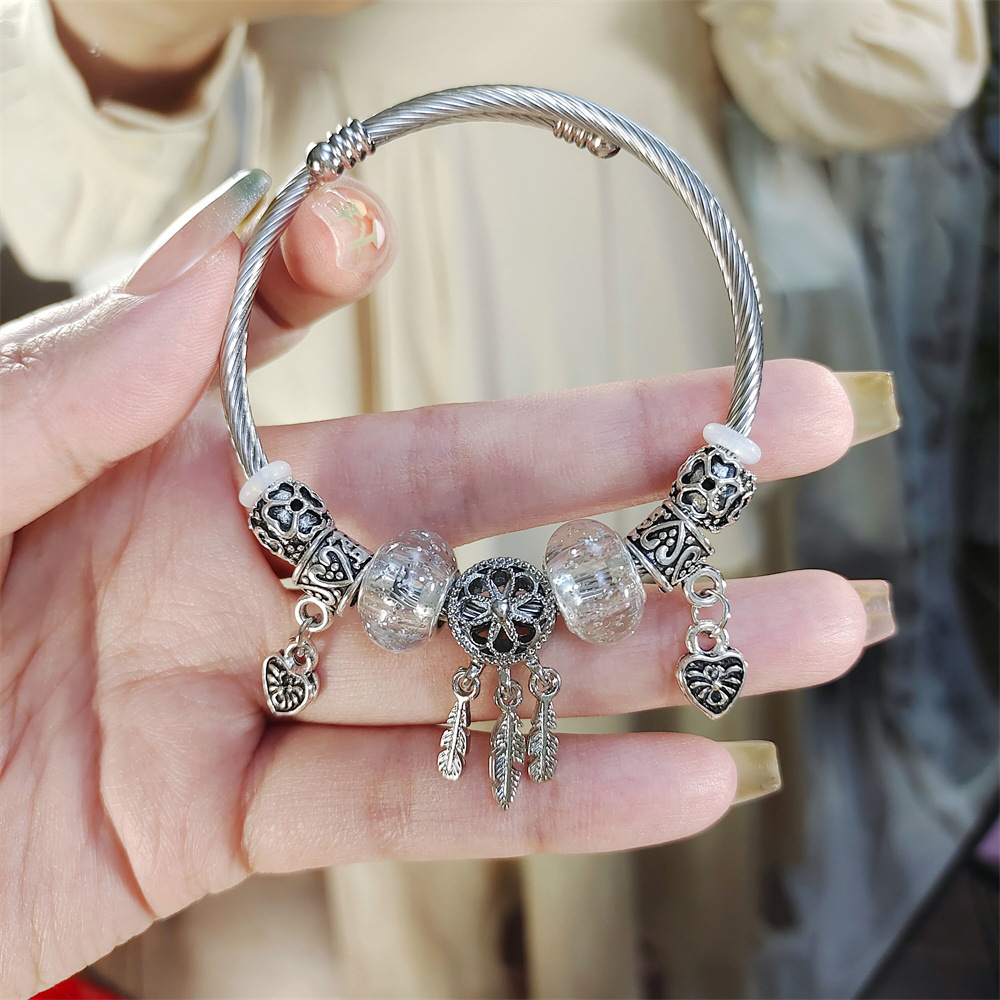 La pulsera de acero de titanio diy no se desvanece, alta gama, accessible, de lujo, retro, simple, ins, nicho fugitivo, princesa, ajustable, artístico femenino