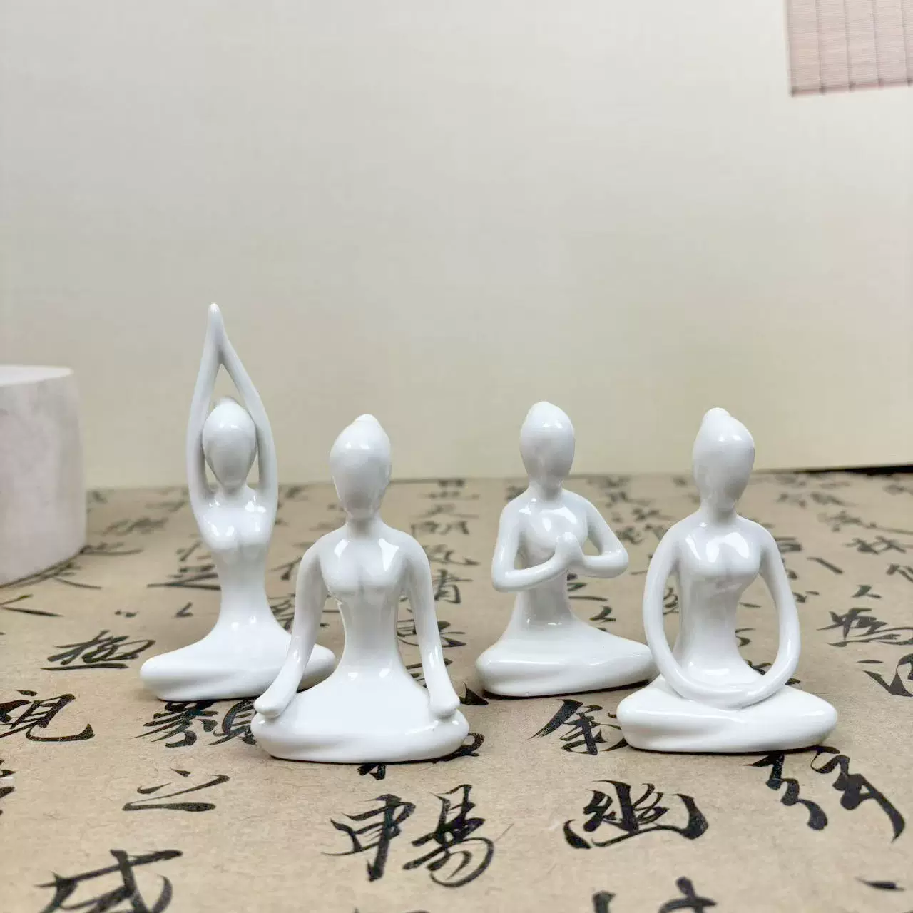 简尔美创意瑜伽人物白瓷陶瓷摆件抽象艺术轻奢装饰品工艺品批发