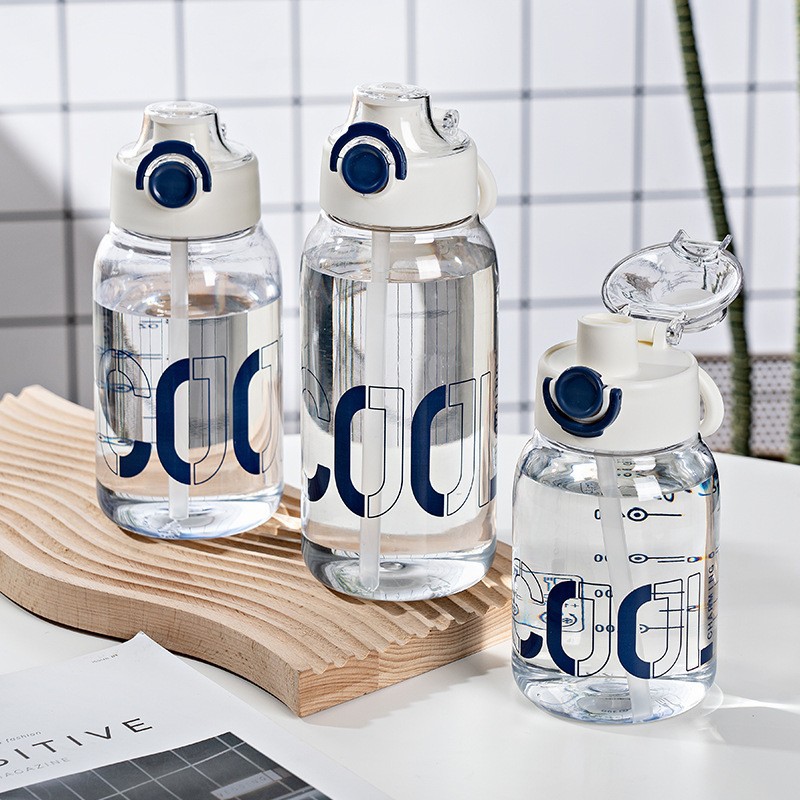 Taza de plástico taza de cubo deportivo de verano acondicionamiento al aire libre hervidor de agua creativo taza de espacio taza de agua roja de gran capacidad