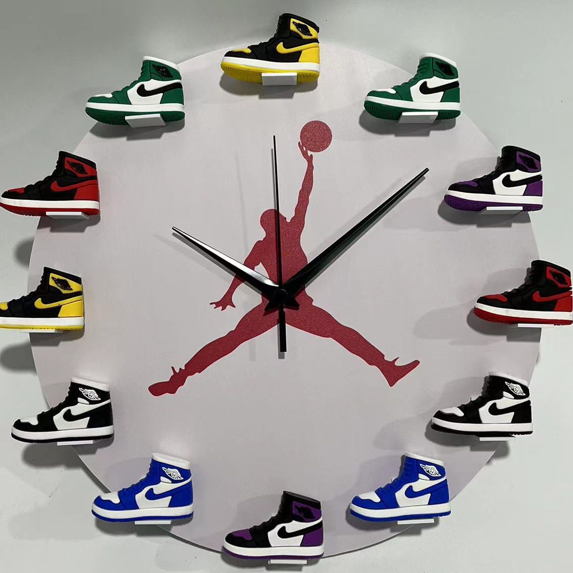 Three-dimensional shoes with white soles without words