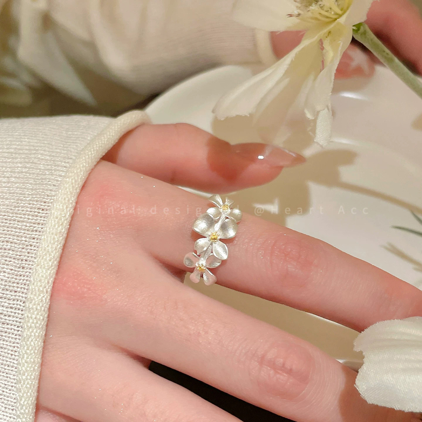 J1135 สีเงินหนา