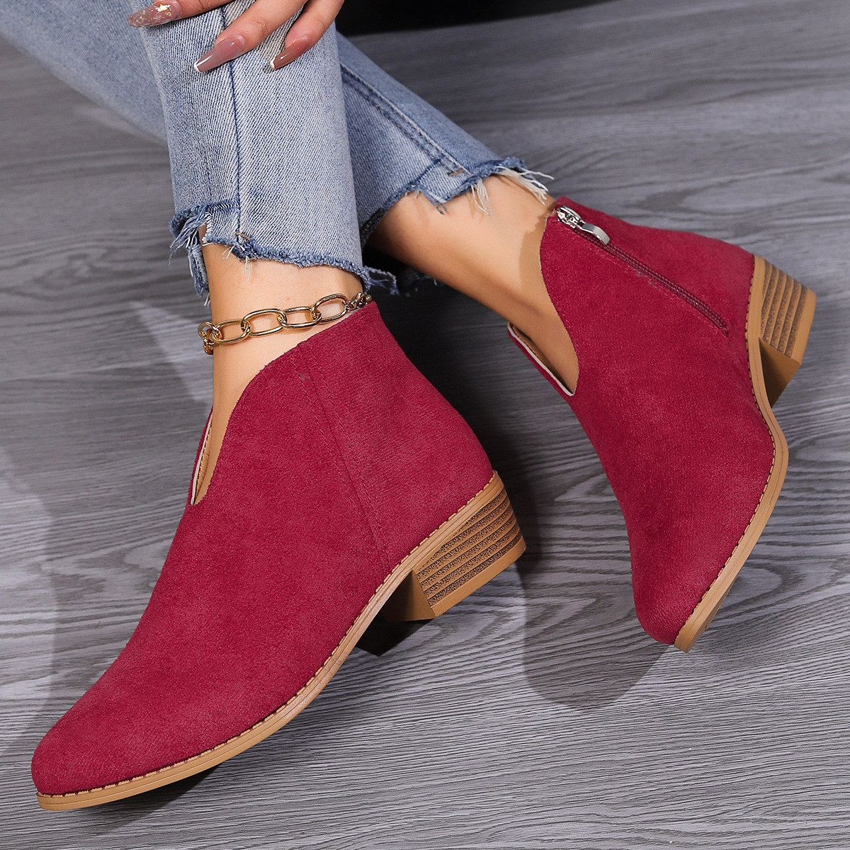 Plus-size women's boots Solid color boots with thick heels_voghion.com