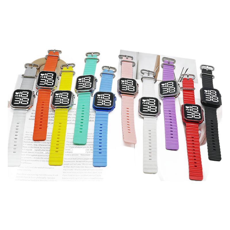 Ventas transfronterizas calientes LED reloj electrónico nocturna galvanizado lámpara blanca digital simple moda estudiantes hombres y mujeres reloj cuadrado