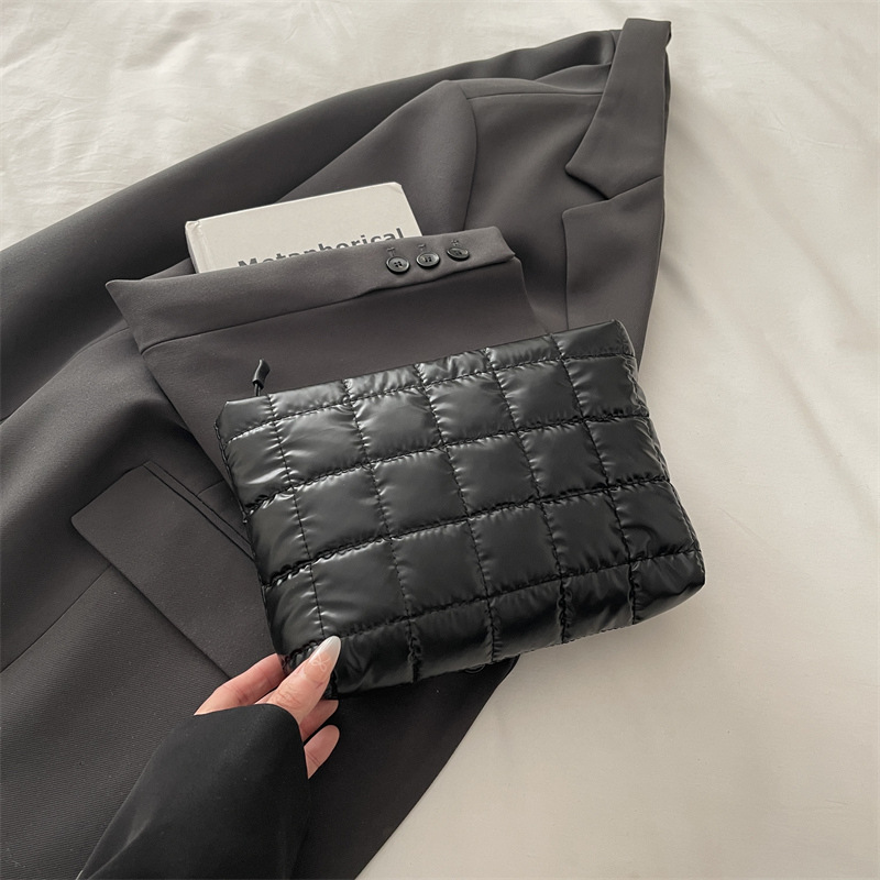 Bolsas de maquillaje de gran capacidad de ocio coreano 2025, nuevo diseño de nicho de moda simple bolsas de mano para mujeres