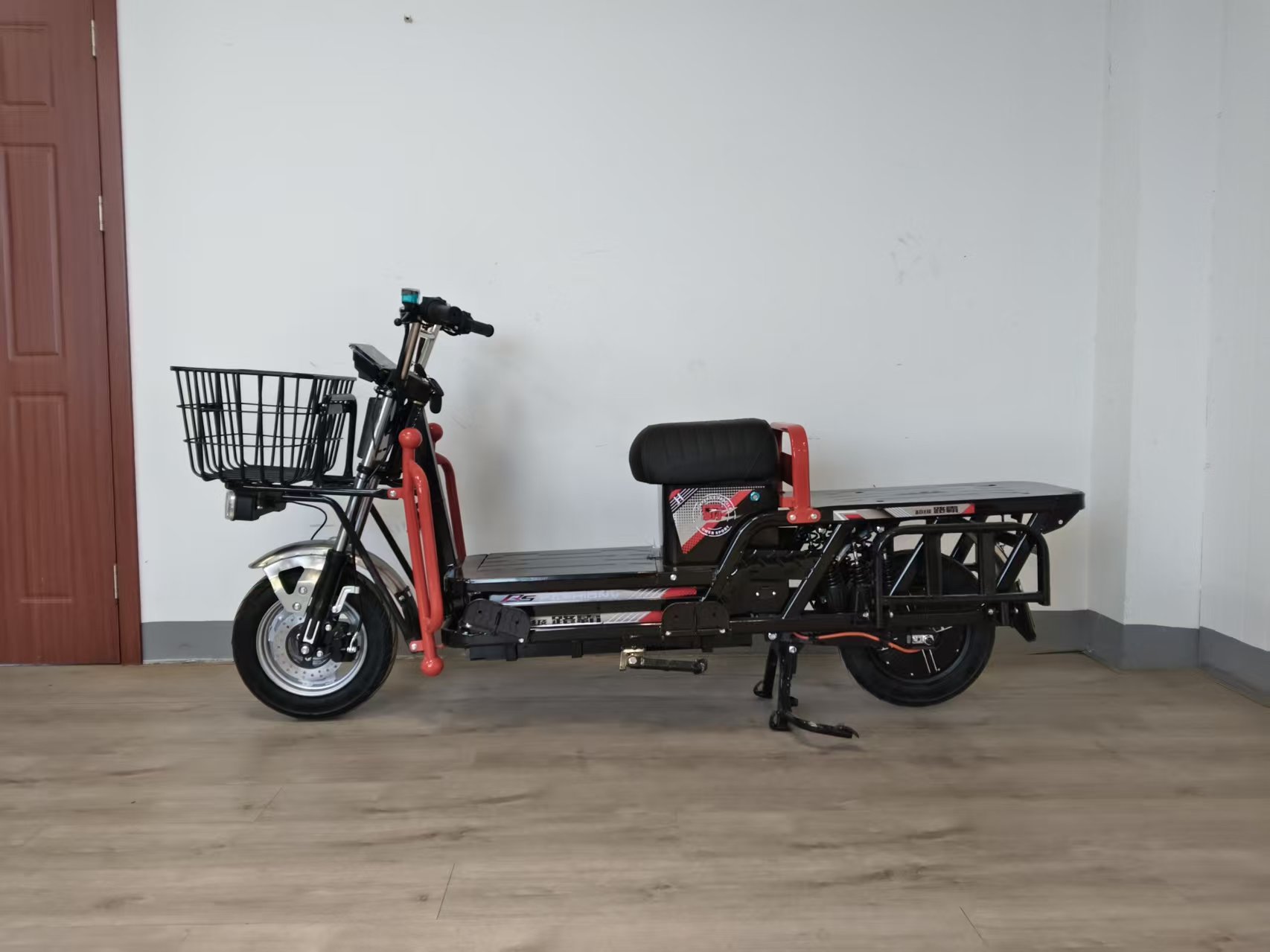 Export Heavy-Duty Electric Motorcycle, Two-Wheeled Electric Vehicle for Cargo Hauling and Delivery, Long-Range Tinplate Vehicle, Manufacturer Wholesale