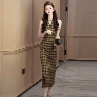 法式高级感复古格子两件套女挂脖纯欲修身百搭显瘦上档次气质套装