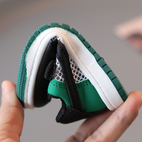 Baby shoes for spring and autumn, breathable mesh, children's board shoes, girls' infant learning step shoes, soft soles, little children's shoes, boys' sports shoes