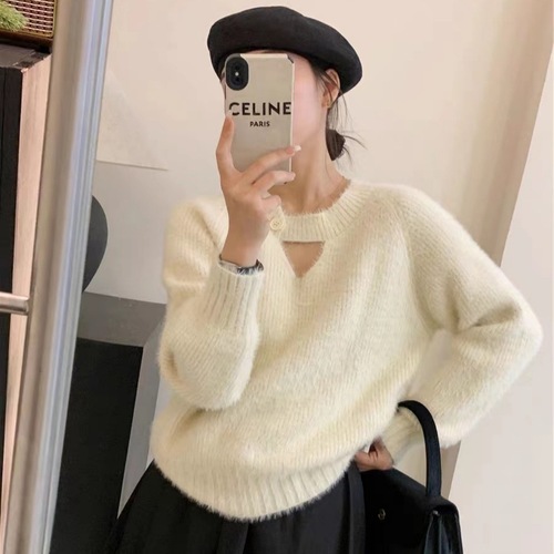 Women's Autumn/Winter Knitwear Loose Wave Japanese Retro V Neck Top Sweater Soft Base Shirt Light Peach Color One Size