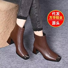 2025新款复古简约后拉链粗跟时装马丁靴复古风金属方头靴女