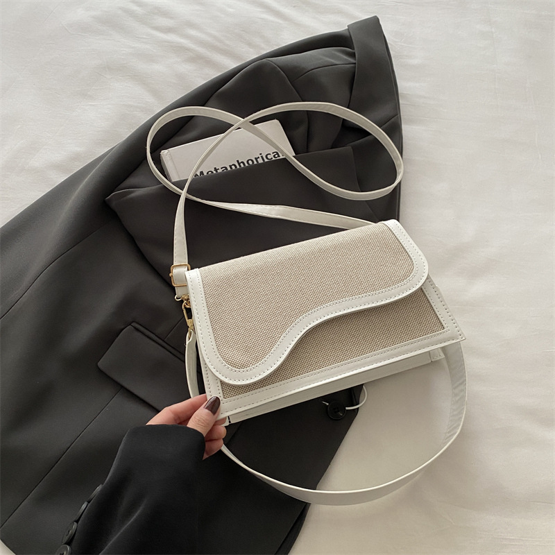 Bolsos populares de este año para mujer 2024 nuevo bolso de mensajero de un solo hombro con costuras de color en contraste de moda bolso cuadrado pequeño portátil