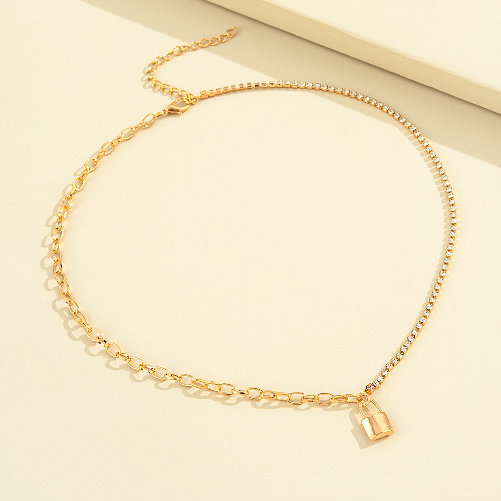 Europe And America Cross Border Popular Female Accessories Fashion Minimalist Creative Stitching Chain Lock Shaped Pendant Necklace Clavicle Chain display picture 2