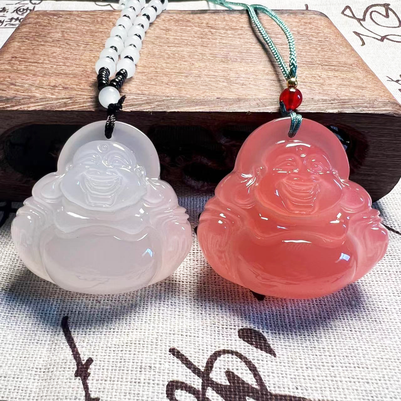 海云母血沉宝吊坠遇太阳光紫外线变色佛公貔貅无事牌厂家直销