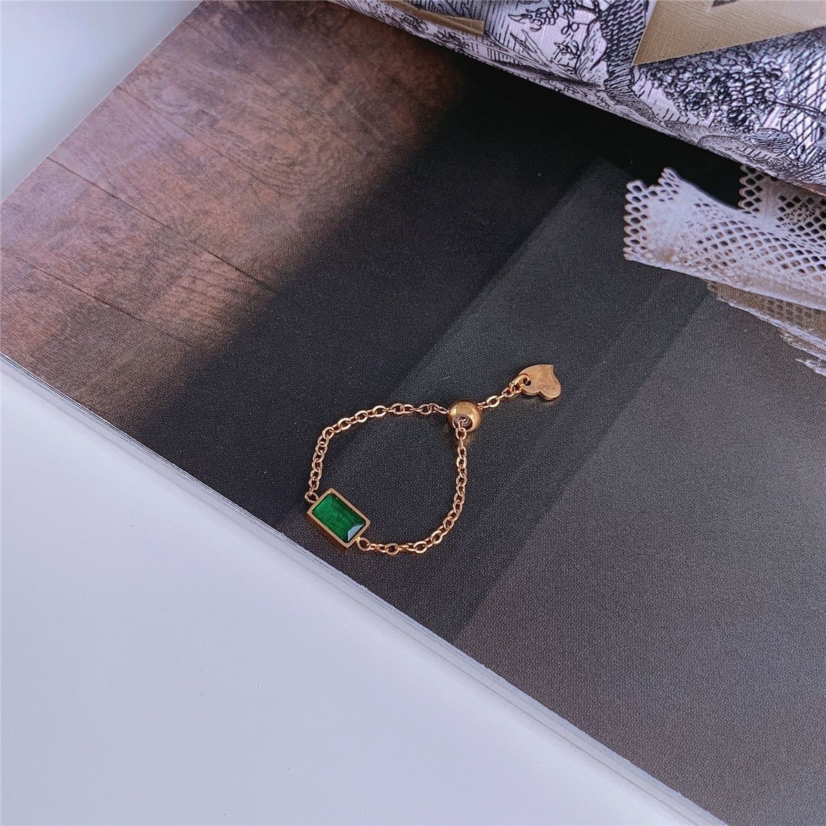 2023 nuevo anillo de cadena de circón verde retro avanzado luz lujo índice dedo anillo ajustable anillo