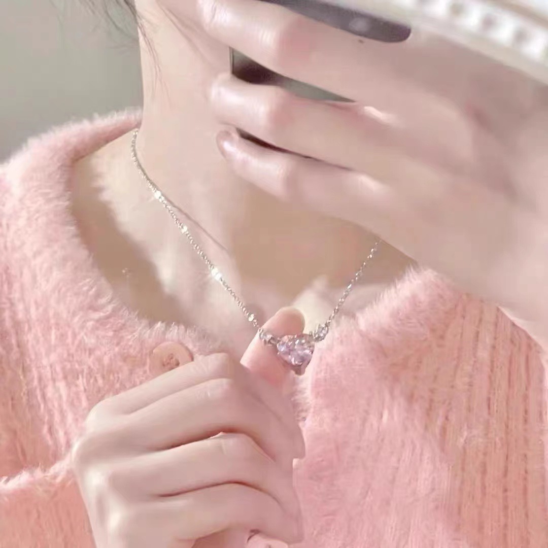 Korean and Japanese Trendy Fashion Heart Pink Diamond Necklace Ins Sweet Girl Heart Pendant Necklace for Women Gift for Girlfriend or Best Friend