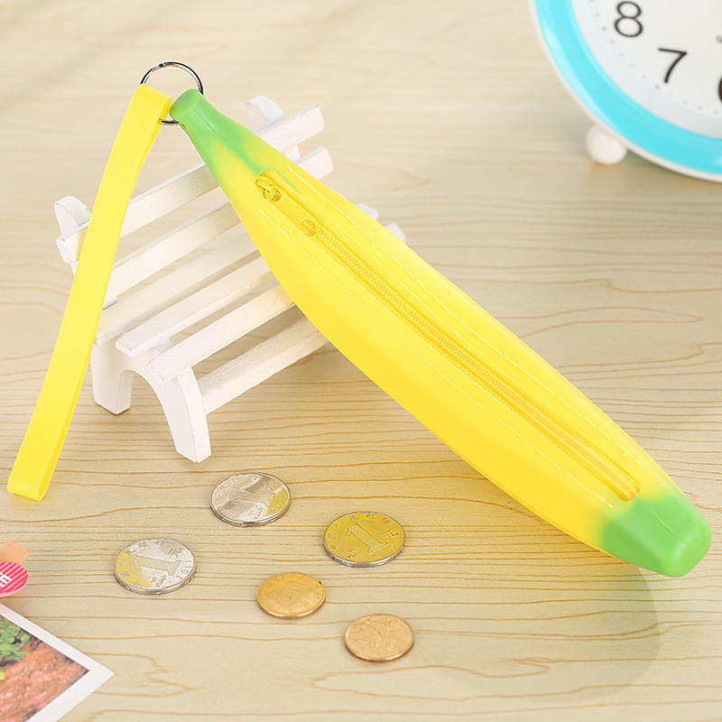 Ideas de frutas lindas monedero de plátano coreano multifuncional monedero de silicona pequeño monedero de maquillaje para damas en venta