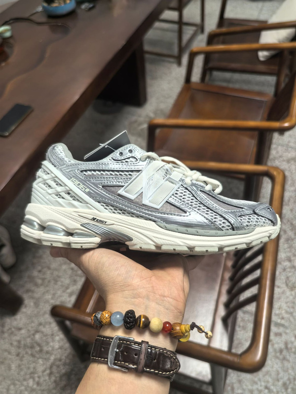 1906R ファッションメッシュ通気性ロートップランニングシューズ高品質多用途耐摩耗性スポーツシューズ男性と女性用|undefined