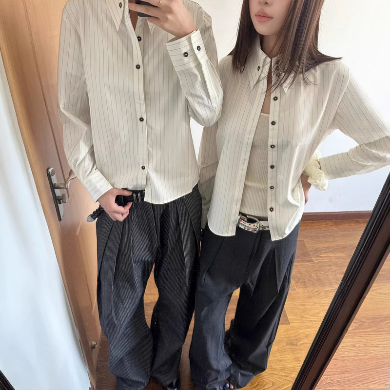 High-Neck Striped Shirt with a Tailored Fit, Elegant Slightly Cinched Waist Design, Suitable for Work and Casual Wear, Unisex Long-Sleeve Shirt, Trendy High-Neck Striped Shirt with a Tailored Fit, Elegant Slightly Cinched Waist Design, Suitable for Work and Casual Wear, Unisex Long-Sleeve Shirt, Trendy
