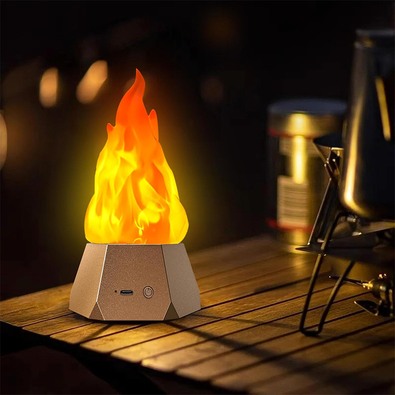 2025 Luz de llama de Halloween púrpura Modo de 3 niveles Luz de ambiente interior Luz de decoración de campamento al aire libre Luz de antorcha