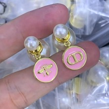 爆款温柔珍珠耳环字母CD秋冬高级耳饰新款2025爆款独特耳钉