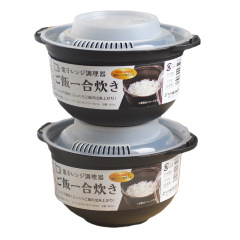 日本輸入シングル電子レンジでご飯を蒸します。