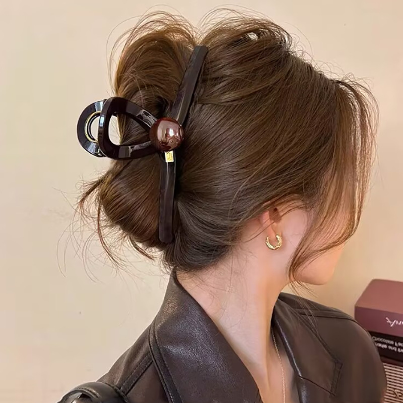 골드 엣지가 있는 다크 커피 크로스 커피 비즈