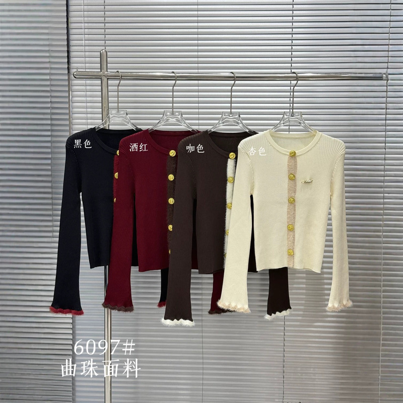 French Hepburn-style white contrast color round-neck long-sleeve sweater knitted cardigan for women, new unique and exquisite top for autumn and winter French Hepburn-style white contrast color round-neck long-sleeve sweater knitted cardigan for women, new unique and exquisite top for autumn and winter