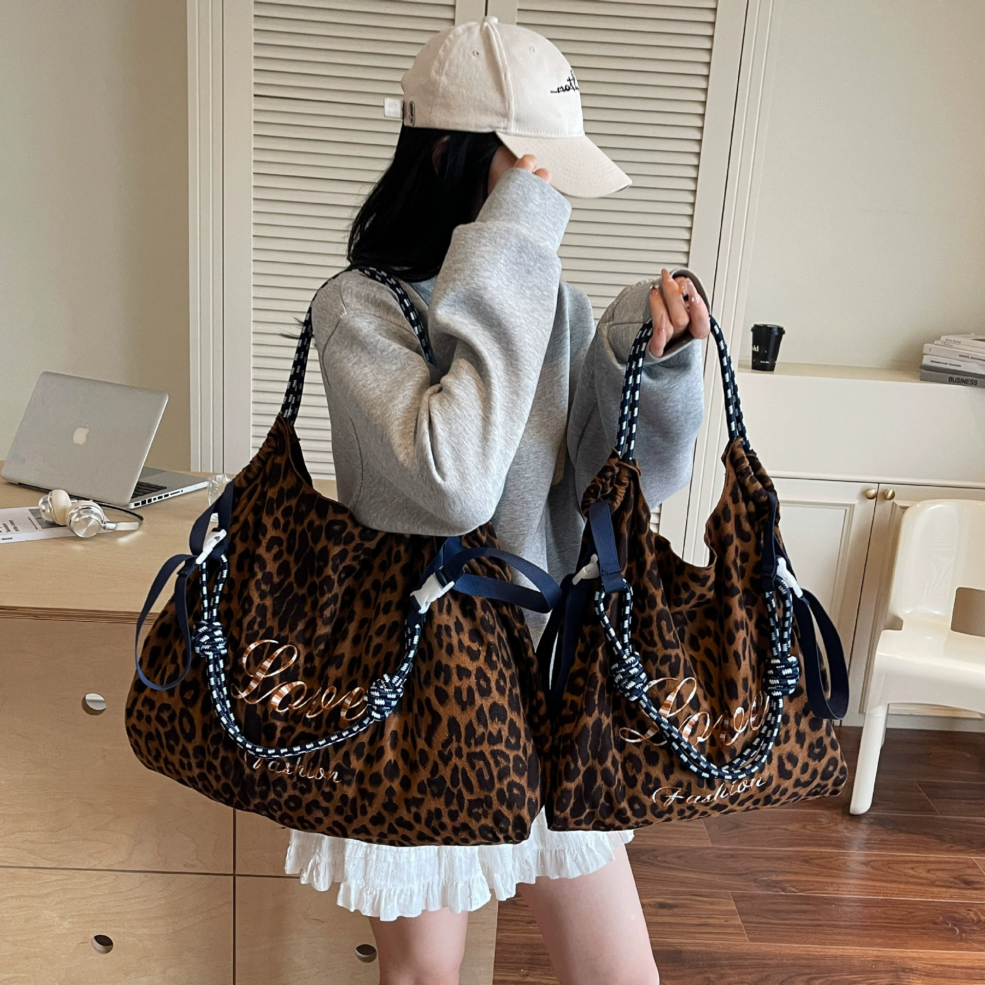 Retro capacious fashionable shoulder bag one shoulder