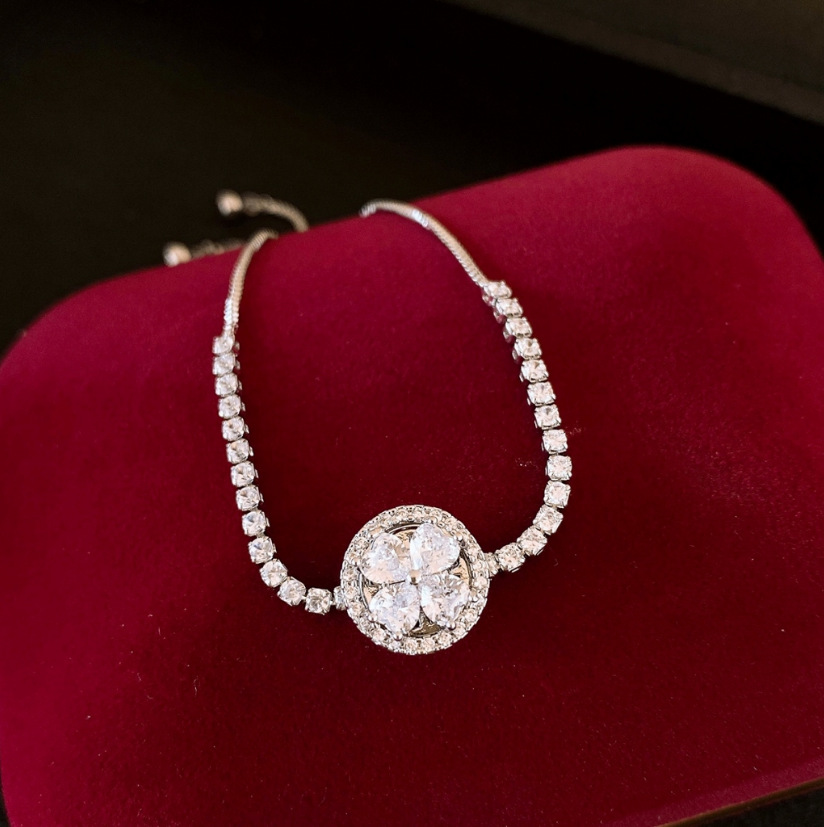 Pulsera de amor solar de circón galvanizado en oro real