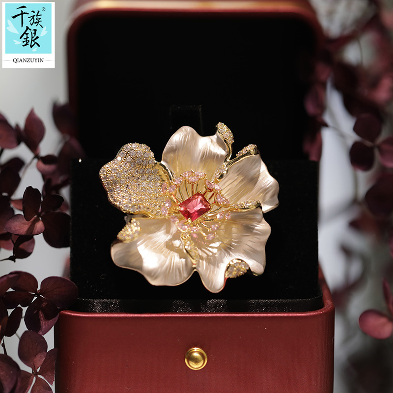 Thousand Family Silver High-end Feeling Noble Peony Flower Brooch Luxury Evening Dress Corsage Decorative High-end Flower Pin