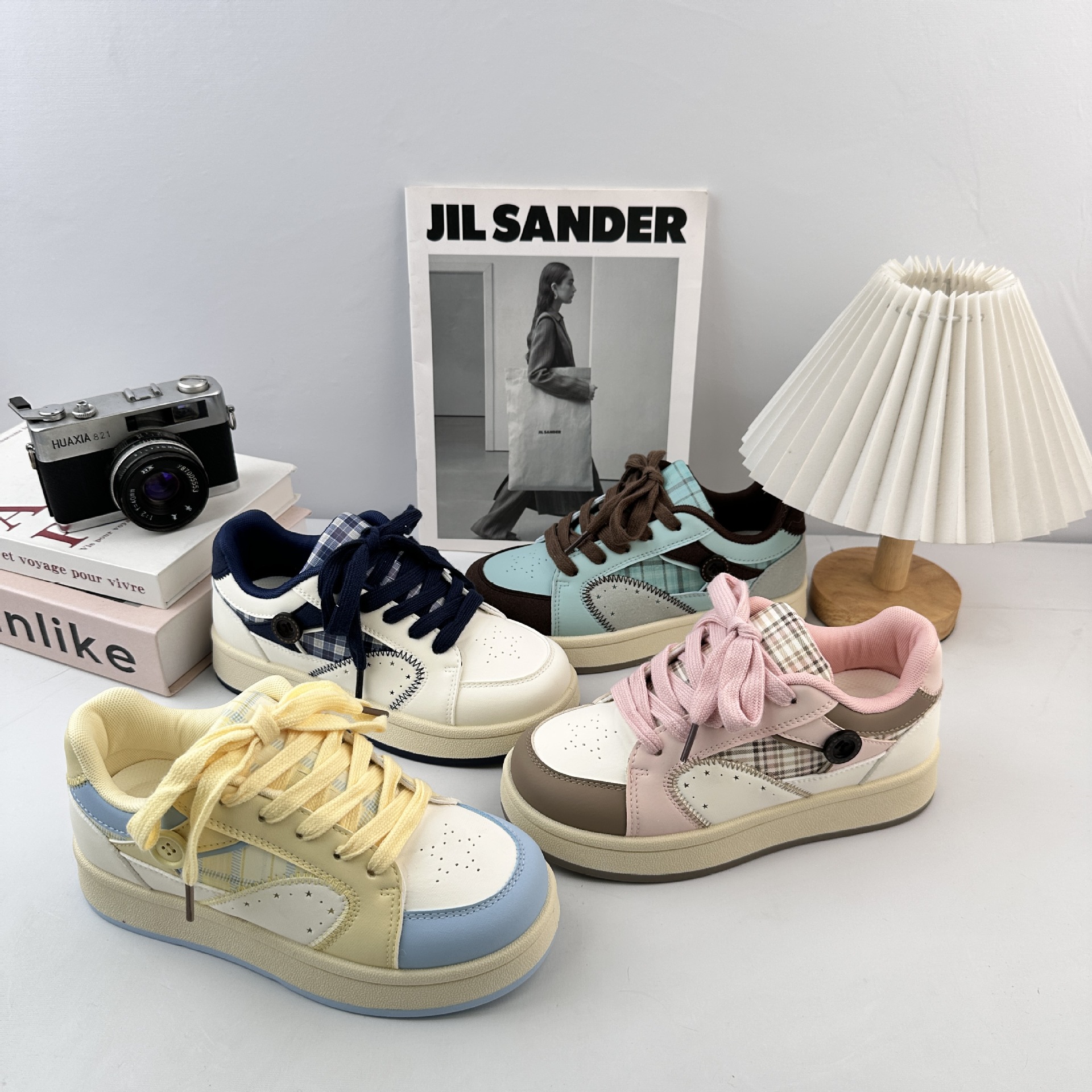 Yuanbo coreano zapatos de tablero de dopamina con suela gruesa zapatos blancos para mujeres 2025 nuevos zapatos de pan de nicho universal