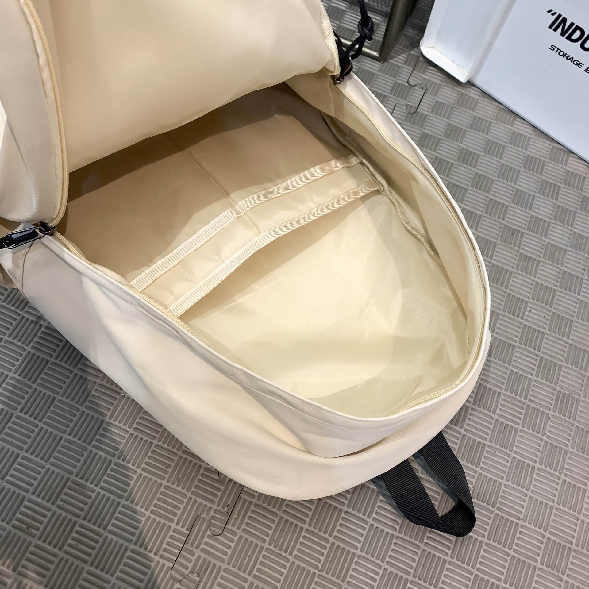 2024 nueva mochila simple de color sólido, estudiantes de secundaria y preparatoria, mochila escolar de viaje de gran capacidad al por mayor