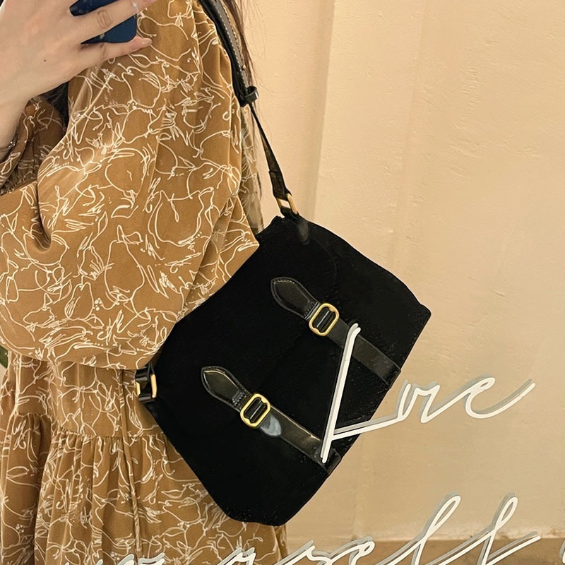 Small Red Book Style Postman Bag Matte PU Bag Retro Single Shoulder Armpit Handbag Crossbody Winter New Women's Bag