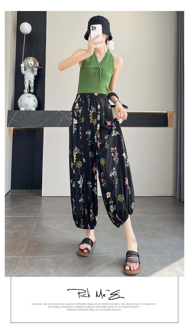 Quần tây nữ cạp cao in họa tiết hoa dâm bụt, dáng ống đứng, thiết kế tạo eo thon — Hoa đen chi tiết 3