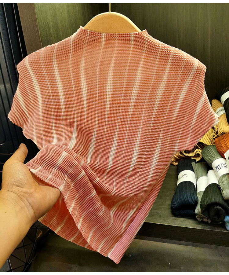 Áo thun nữ cổ đứng in họa tiết lõi ngô xếp li tay ngắn — Màu đen chi tiết 25