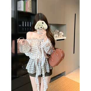 ��ʽһ�ּ粨�c�L��ѩ���r��Ů�b�����OӋ��ϵ���r�ª��ؽ^������