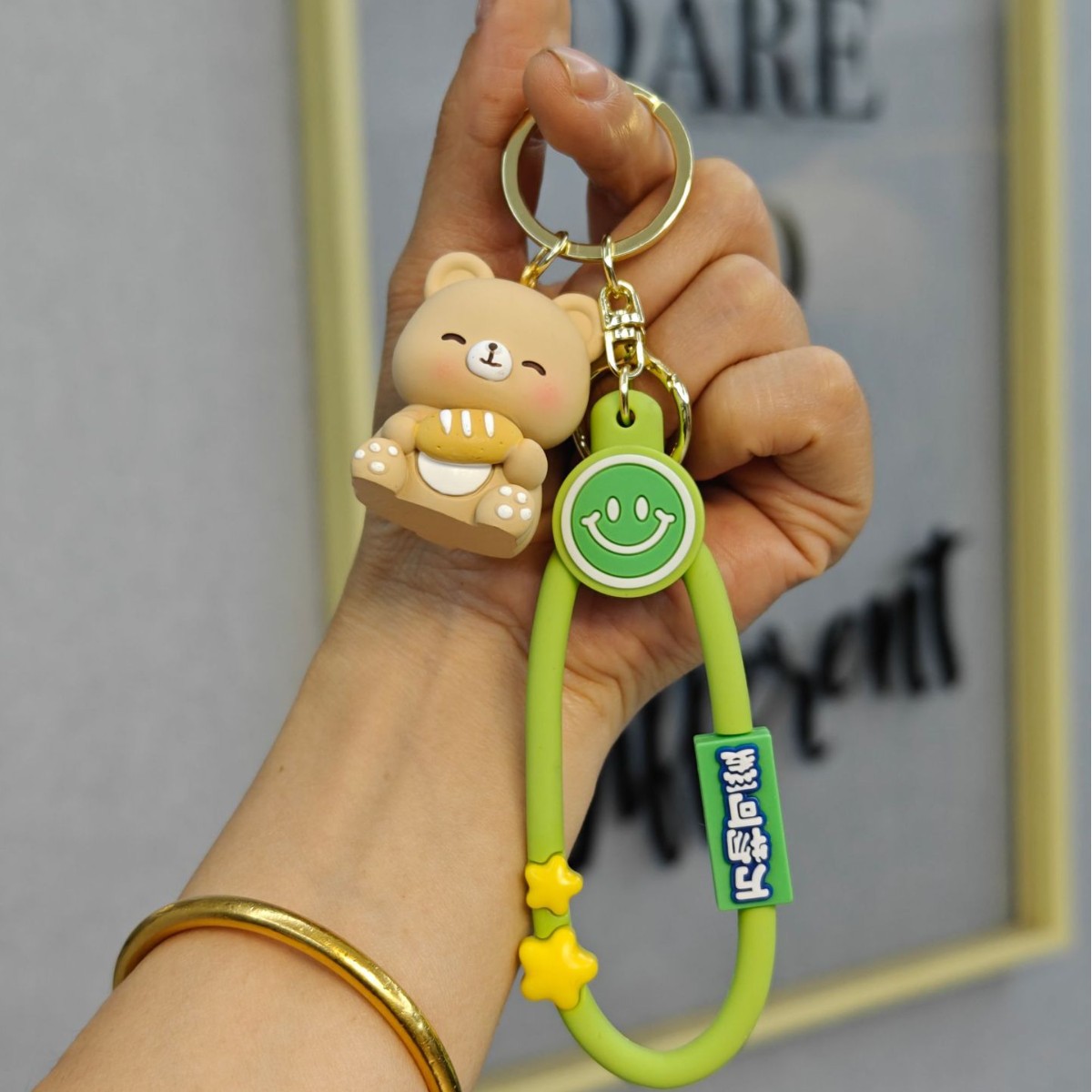 Resina de dibujos animados originales de comida oso llavero creativo encantador para mujeres llavero de automóviles exquisitos bolsos colgantes al por mayor