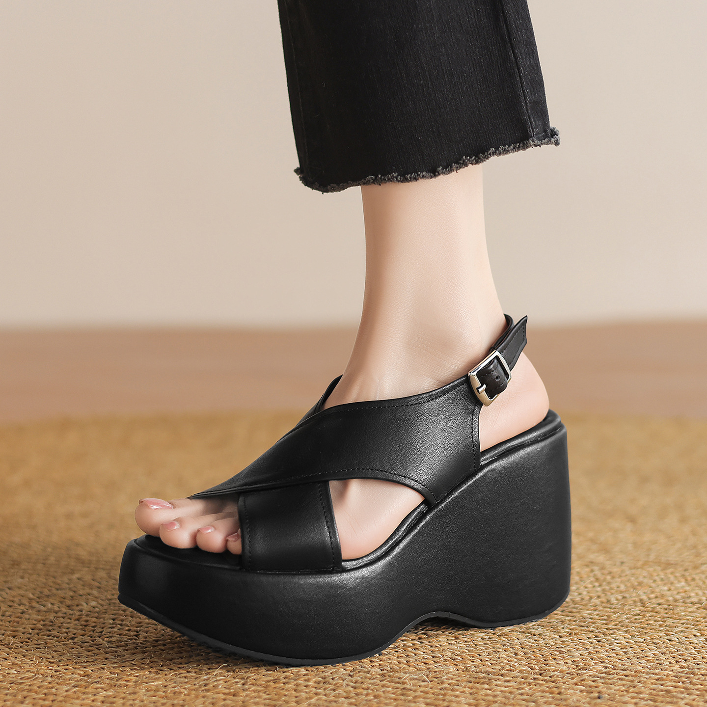Sandal hở mũi da thật quai chéo kiểu Pháp, gót xuồng cao 9 cm, dáng thon gọn — Màu đen, Màu trắng be
