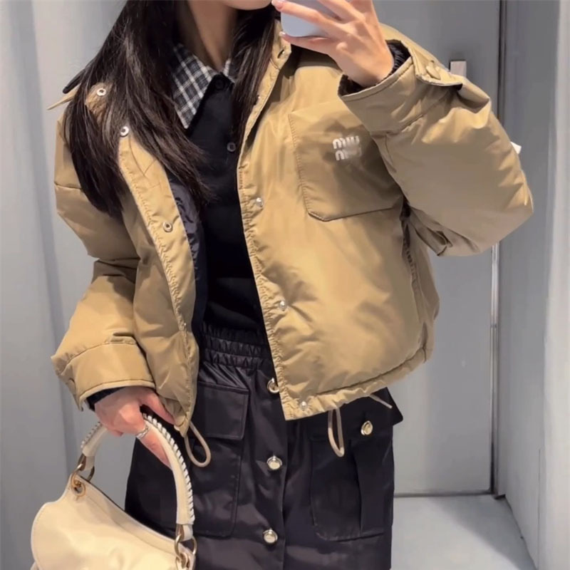 26 Early Autumn New Collection: Nanyou High-End Miu Minimalist Casual Letter-Printed Pocket Color-Block Hooded Down Jacket 26 Early Autumn New Collection: Nanyou High-End Miu Minimalist Casual Letter-Printed Pocket Color-Block Hooded Down Jacket