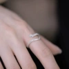 Серебристый (зелёные глаза)