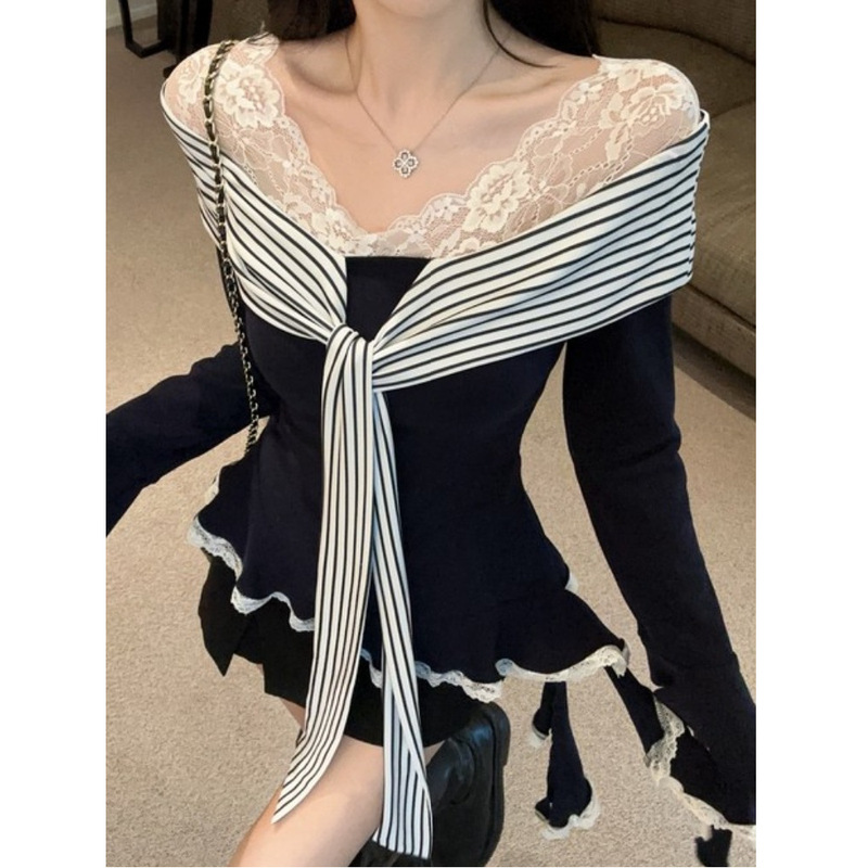 [Threaded Velvet] Korean Sexy Elegant Lace Splicing Strap Long-Sleeved T-Shirt for Women in Autumn and Winter Design