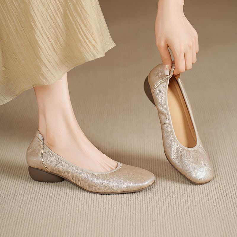 2026 primavera cómodos zapatos de cuero suave de mujer redondos tacones bajos un pedazo de zapatos de tacones altos zapatos de cuero poco profundos