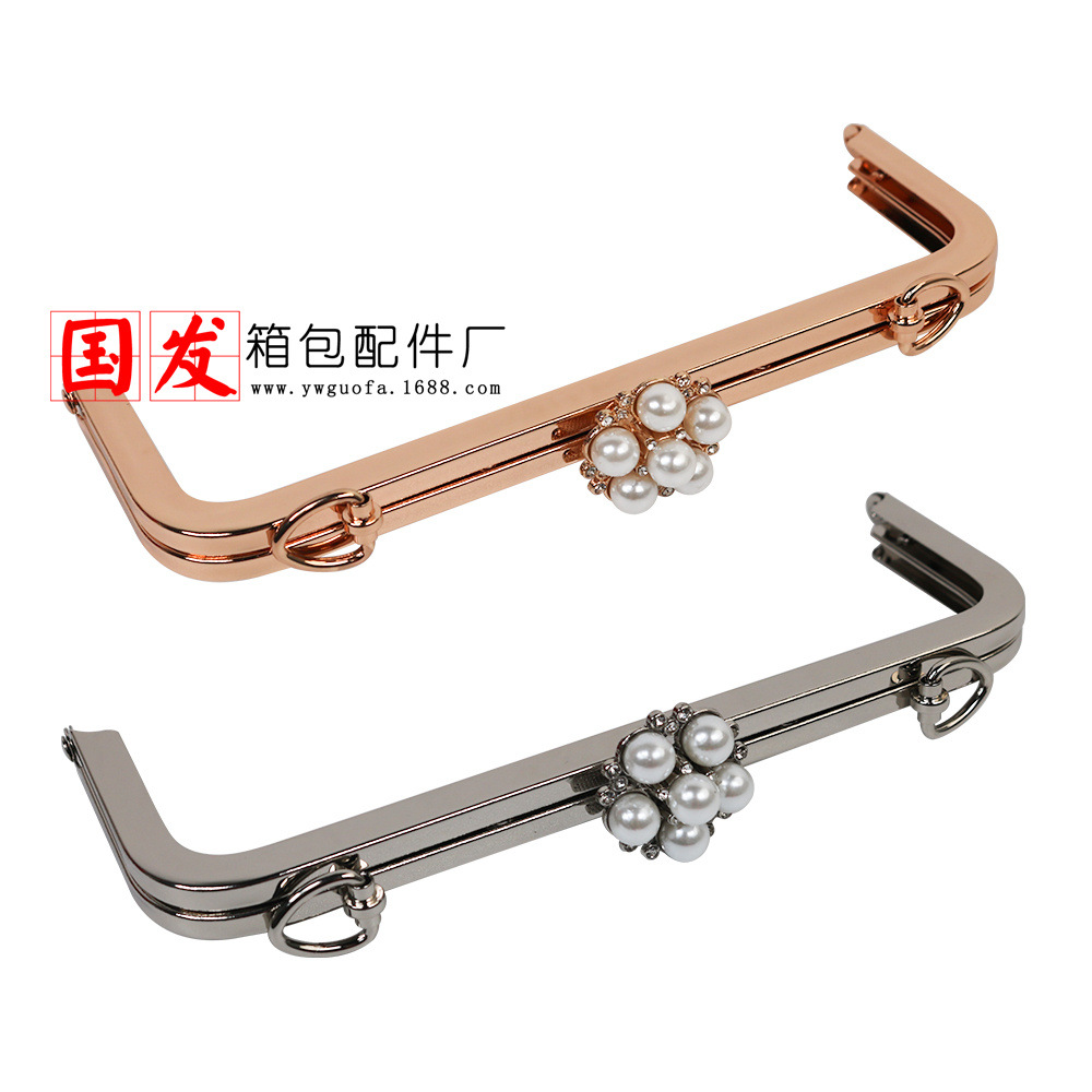 [Nuevo producto] agujero de tornillo 20 * 7.5cm cuadrado brillante perla cabeza de diamante oro bolso de mano tricolor