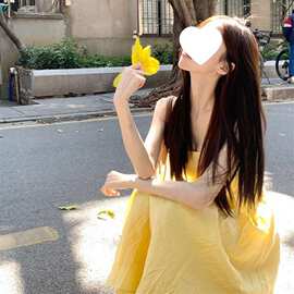 温柔风黄色吊带连衣裙女夏季法式气质收腰显瘦字裙海边度假长裙