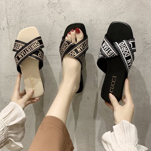 Export large size 42 hot network sandals women's wear  summer new European and American fashion one-word flat bottom sandals 41