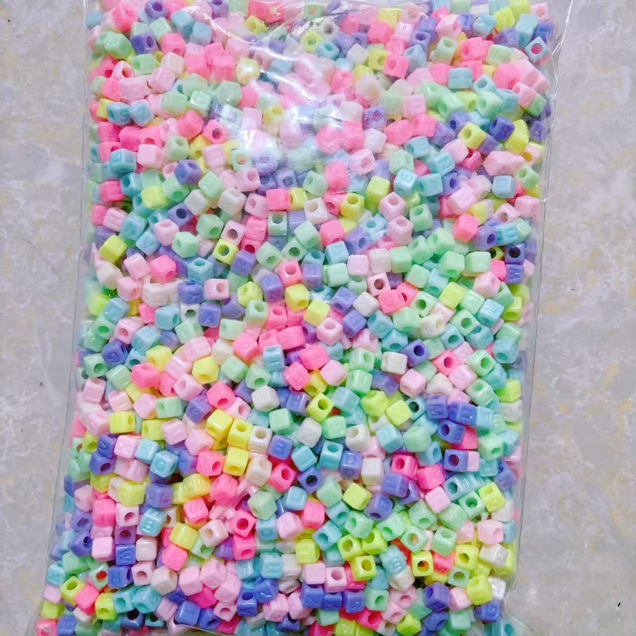 2025 Nuevas cuentas de cabello baratas en bolsa nuevas cuentas de plástico de color primavera diy gran agujero image 25