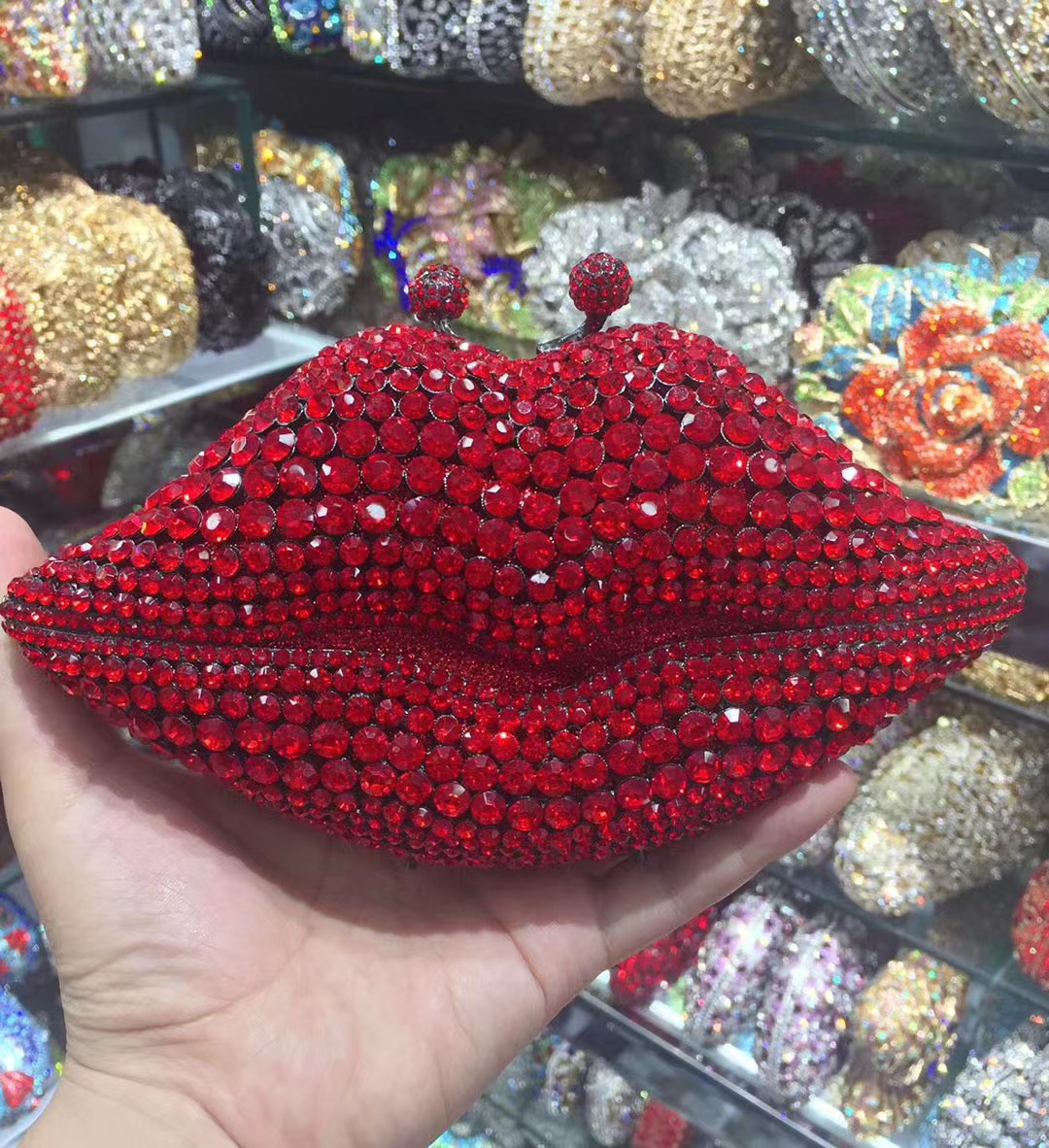 Selección estricta AliExpress labios diamantes bolsas de cena damas vestidos de banquete de diamantes bolsas de mano de metal caja dura bolsas azules