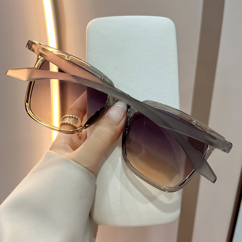 New TR90 Gradient Color Ultra Light Sunglasses, Small Fragrance, Fashionable Trend, Advanced Sense, UV Resistant Large_voghion.com