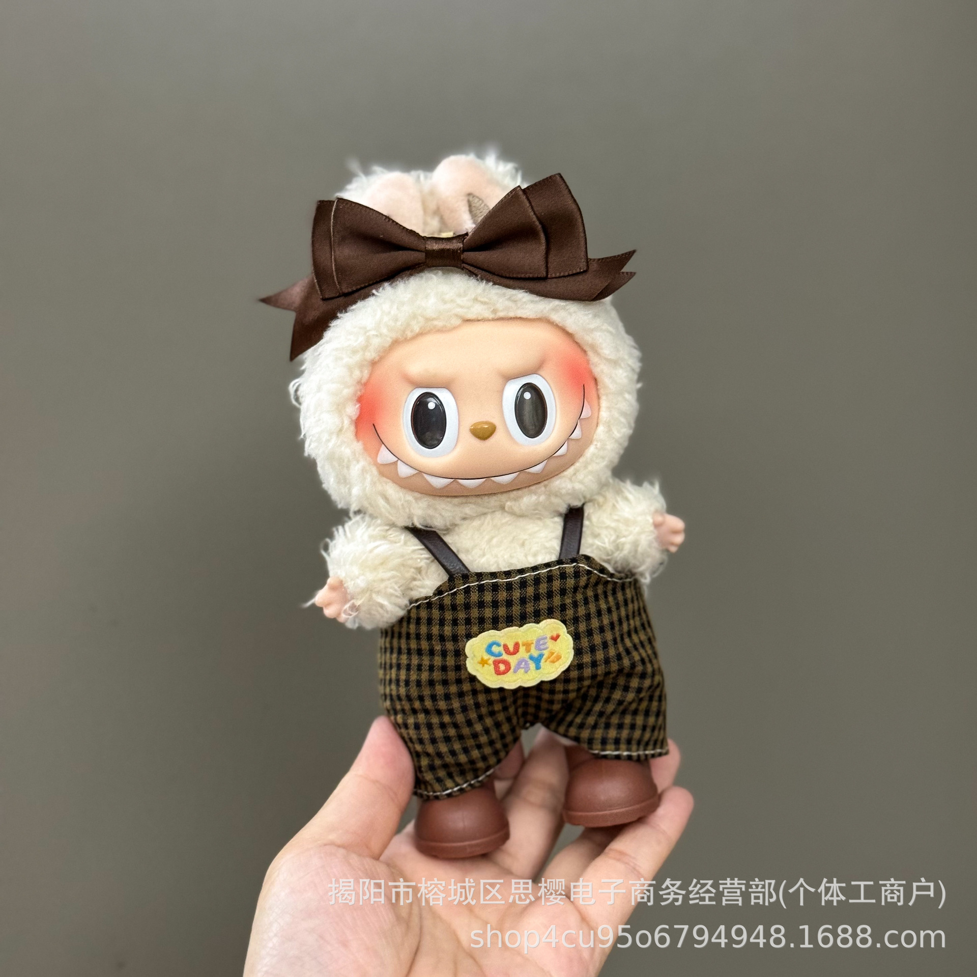 Solo la ropa es adecuada para la ropa de bebé Rabubu de 123 generaciones Labubu ropa colgante de 17cm muñeca traje de felpa falda